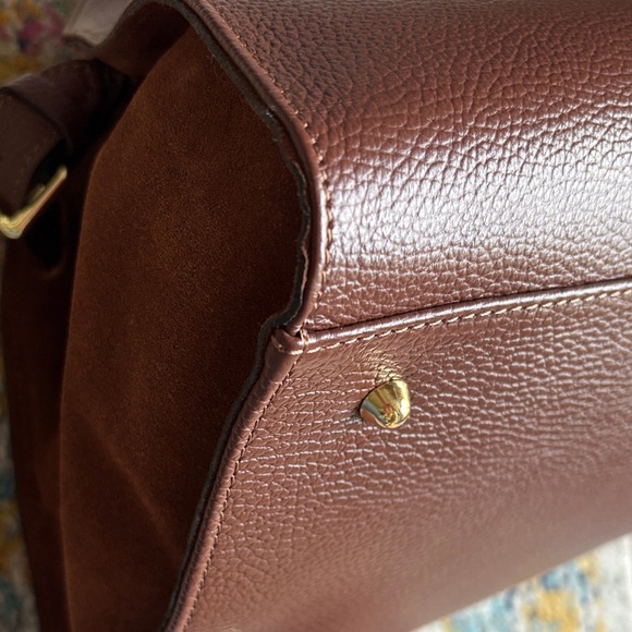 Elegant Brown Leather Handbag - Picture 9 of 12